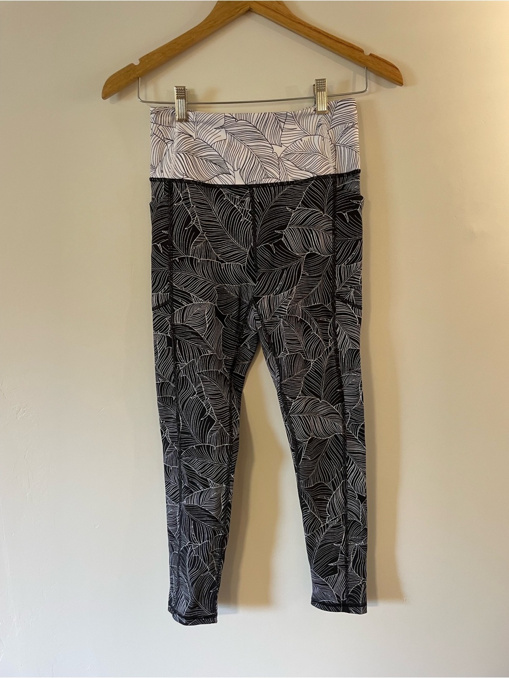Leaf-Print Leggings